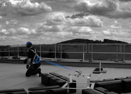 德國伊卡員工實測產(chǎn)品防墜性能